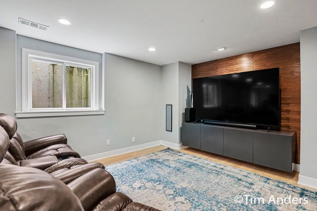 556 Greenwood Avenue SE, East Grand Rapids, MI 49506