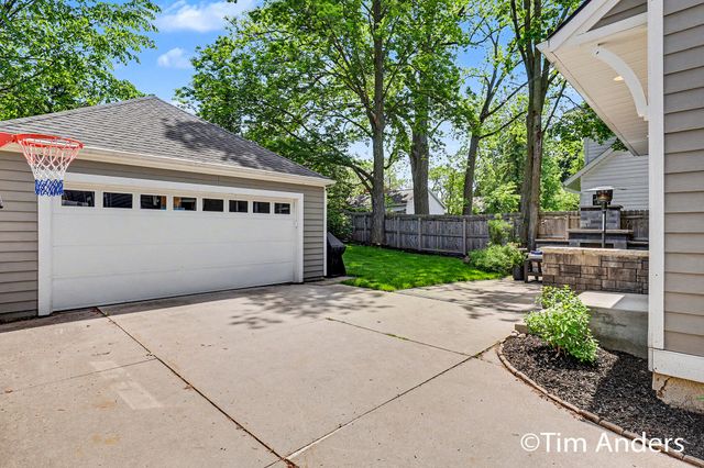 556 Greenwood Avenue SE, East Grand Rapids, MI 49506