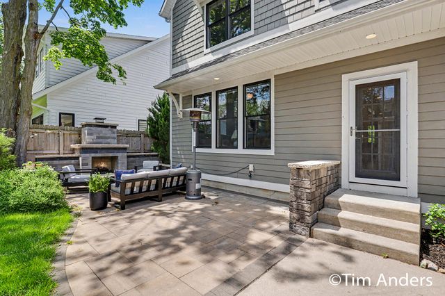 556 Greenwood Avenue SE, East Grand Rapids, MI 49506
