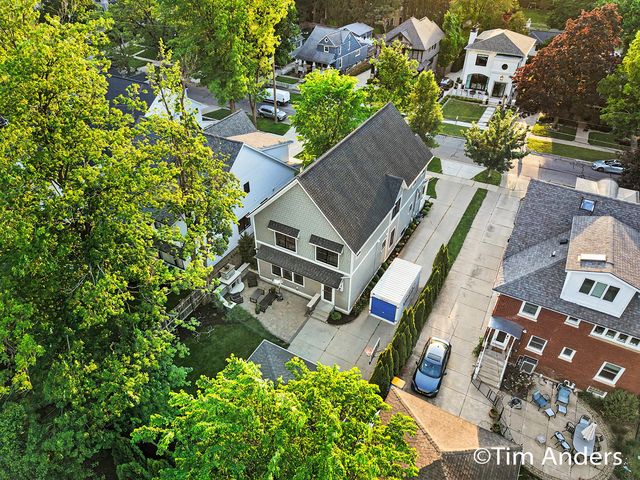 556 Greenwood Avenue SE, East Grand Rapids, MI 49506