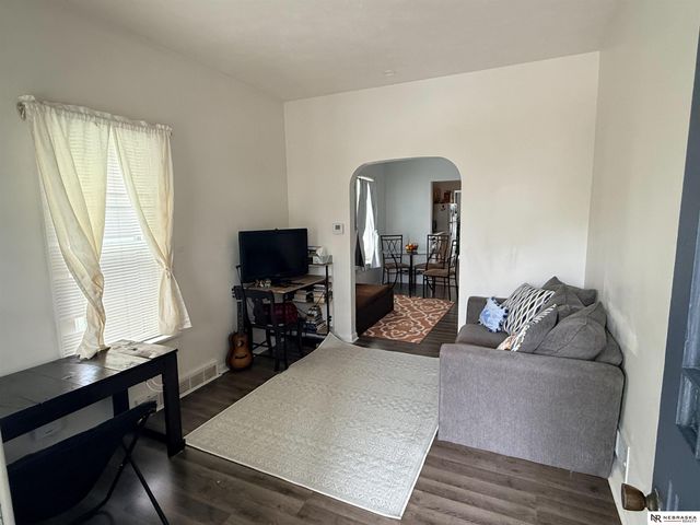 3621 V Street, Omaha, NE 68107