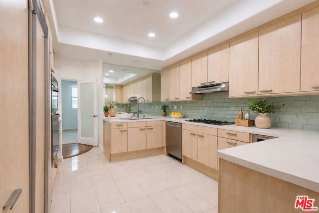 15425 ANTIOCH Street 202, Pacific Palisades (los Angeles), CA 90272