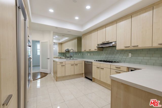 15425 ANTIOCH Street 202, Pacific Palisades (los Angeles), CA 90272