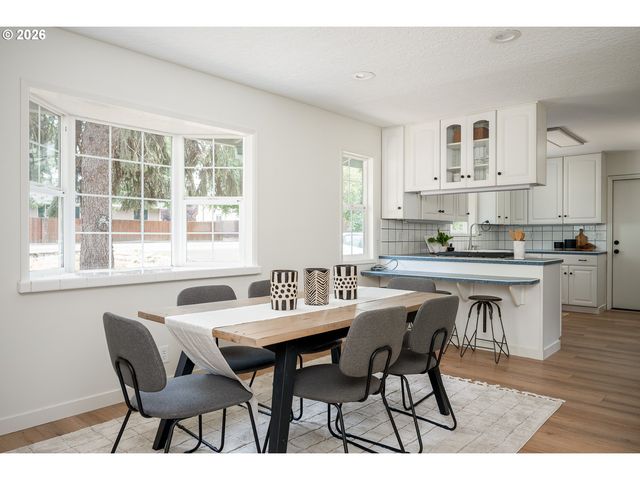 1769 Se BROOKWOOD Ave, Hillsboro, OR 97123
