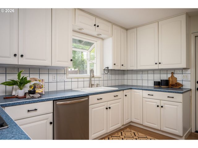 1769 Se BROOKWOOD Ave, Hillsboro, OR 97123