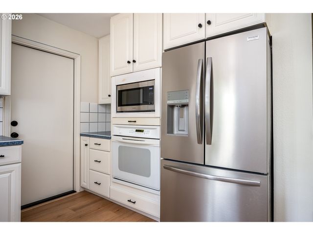 1769 Se BROOKWOOD Ave, Hillsboro, OR 97123