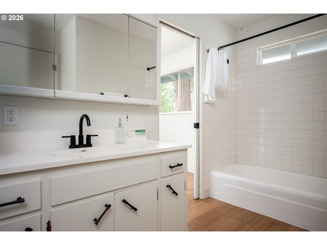 1769 Se BROOKWOOD Ave, Hillsboro, OR 97123