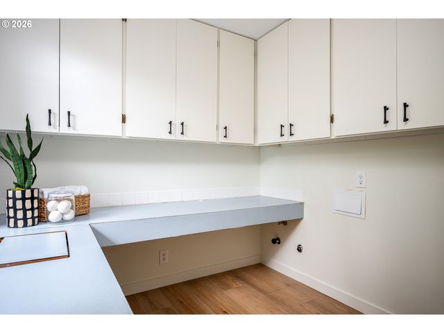 1769 Se BROOKWOOD Ave, Hillsboro, OR 97123