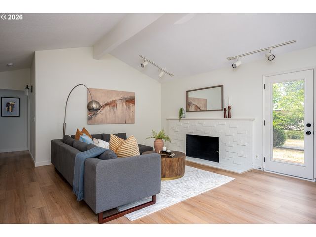 1769 Se BROOKWOOD Ave, Hillsboro, OR 97123