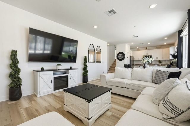 324 Castaic Way, Rialto, CA 92377