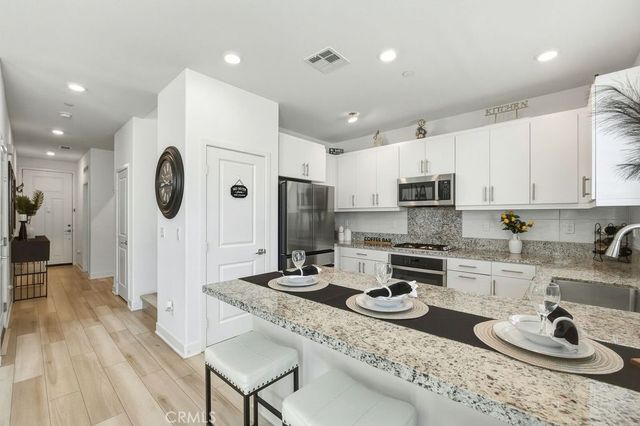 324 Castaic Way, Rialto, CA 92377