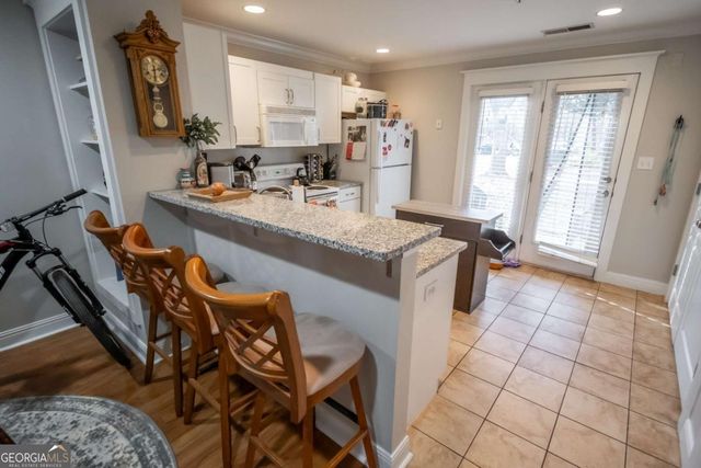 660 Barnett Shoals Road 410, Athens, GA 30605