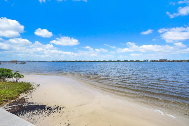 1516 S Lakeside Drive 106, Lake Worth Beach, FL 33460