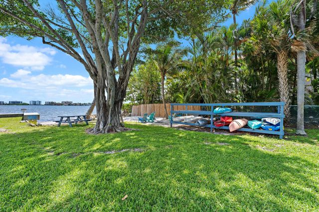 1516 S Lakeside Drive 106, Lake Worth Beach, FL 33460