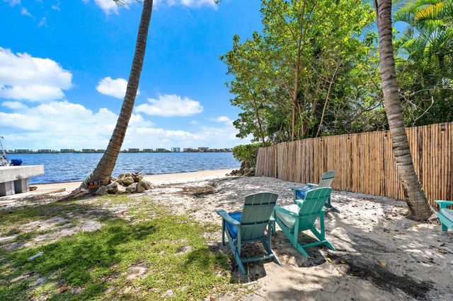 1516 S Lakeside Drive 106, Lake Worth Beach, FL 33460