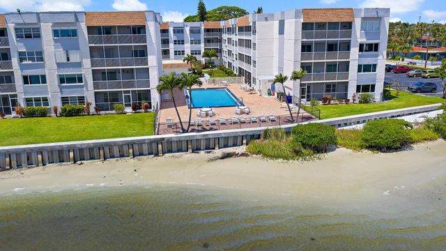 1516 S Lakeside Drive 106, Lake Worth Beach, FL 33460