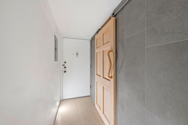 1516 S Lakeside Drive 106, Lake Worth Beach, FL 33460