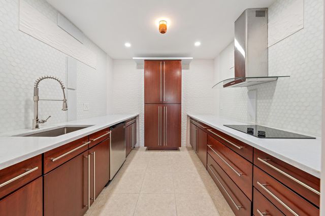 1516 S Lakeside Drive 106, Lake Worth Beach, FL 33460