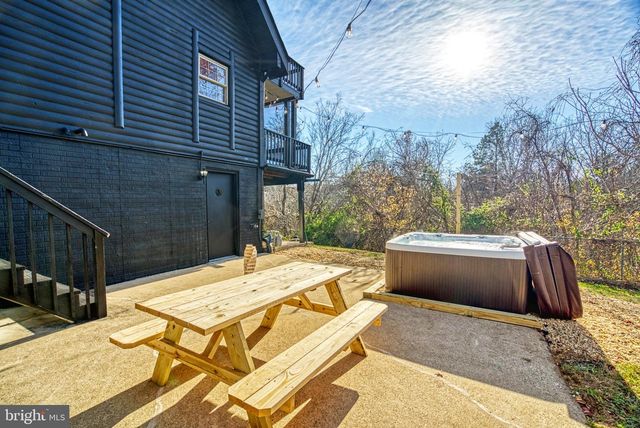 18 NAOMI RD, Fredericksburg, VA 22405