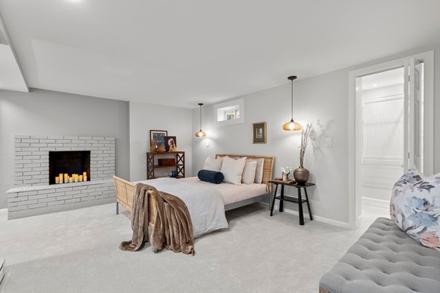 6 Phillips Dr, Holyoke, MA 01040