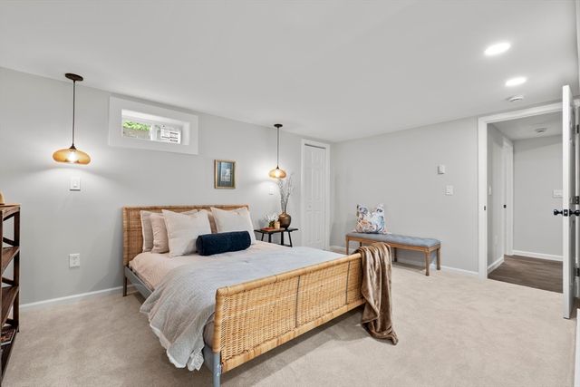 6 Phillips Dr, Holyoke, MA 01040