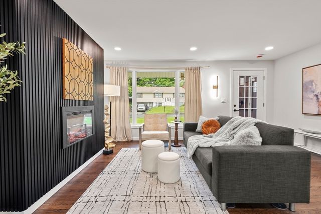 6 Phillips Dr, Holyoke, MA 01040