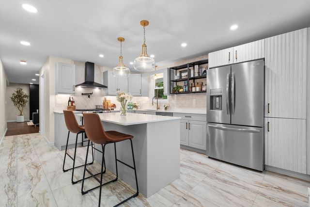 6 Phillips Dr, Holyoke, MA 01040