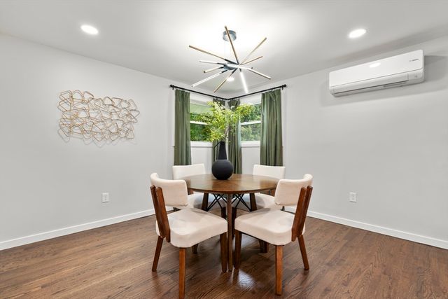 6 Phillips Dr, Holyoke, MA 01040