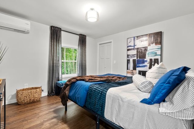 6 Phillips Dr, Holyoke, MA 01040