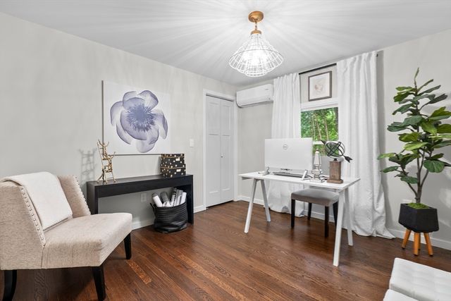 6 Phillips Dr, Holyoke, MA 01040