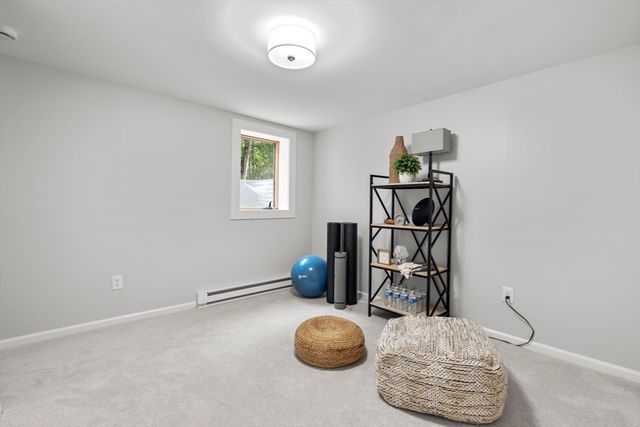 6 Phillips Dr, Holyoke, MA 01040