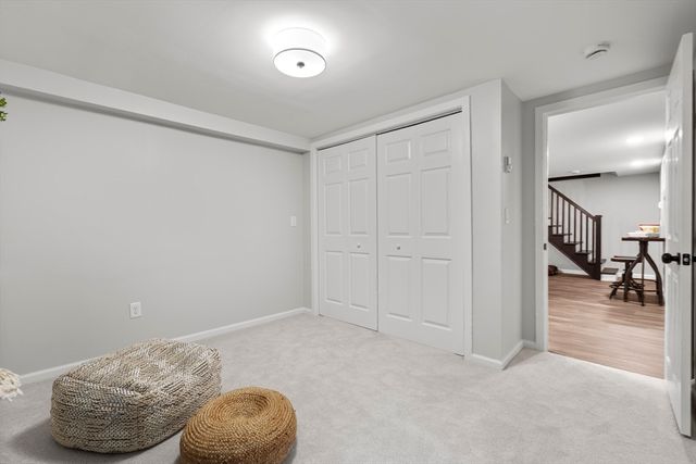 6 Phillips Dr, Holyoke, MA 01040