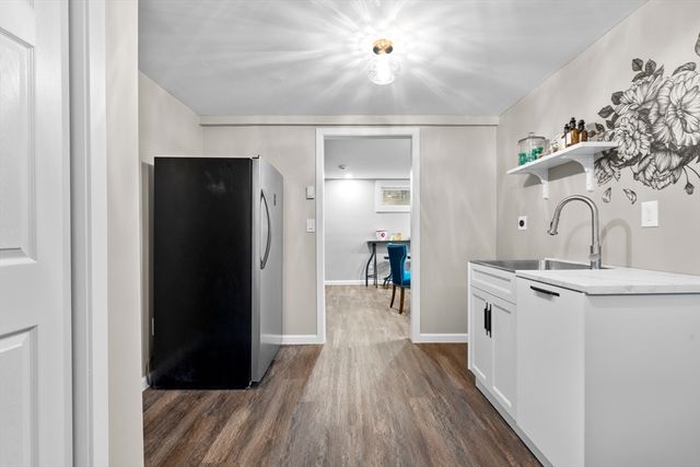 6 Phillips Dr, Holyoke, MA 01040