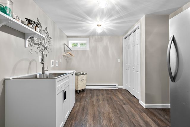 6 Phillips Dr, Holyoke, MA 01040