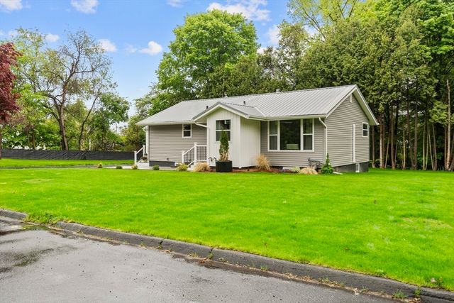 6 Phillips Dr, Holyoke, MA 01040