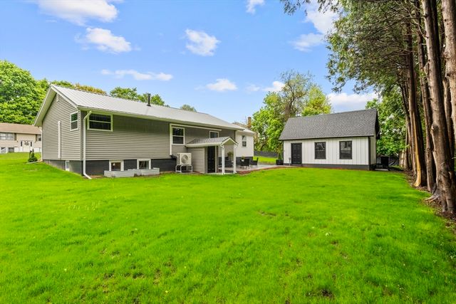 6 Phillips Dr, Holyoke, MA 01040