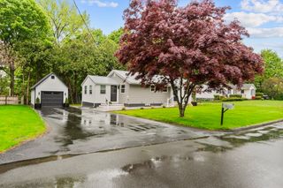 6 Phillips Dr, Holyoke, MA 01040