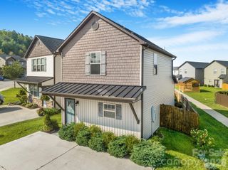 738 Cardwell Lane, Fletcher, NC 28732