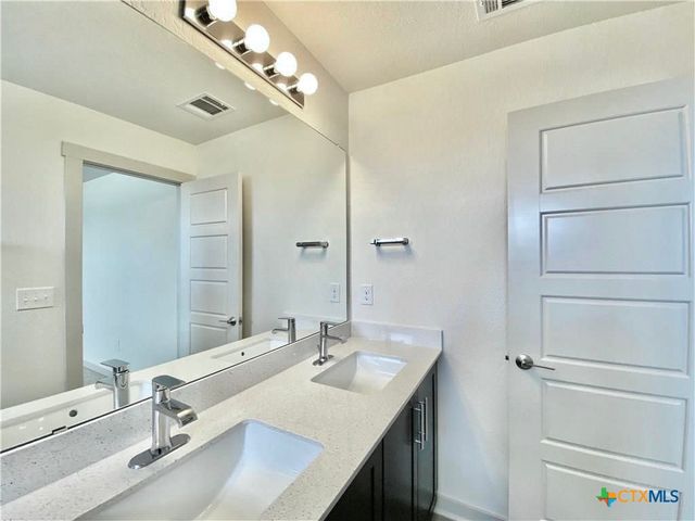 1001 Winnsboro Loop, Round Rock, TX 78664