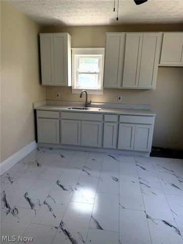 10618 Grandview Avenue, Cleveland, OH 44104