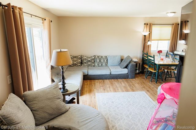 8493 Pepper Ridge Drive E, Grand Blanc Charter Township, MI 48439