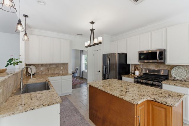 952 Century Oak Dr, Nashville, TN 37211