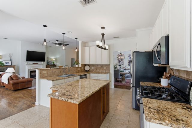 952 Century Oak Dr, Nashville, TN 37211