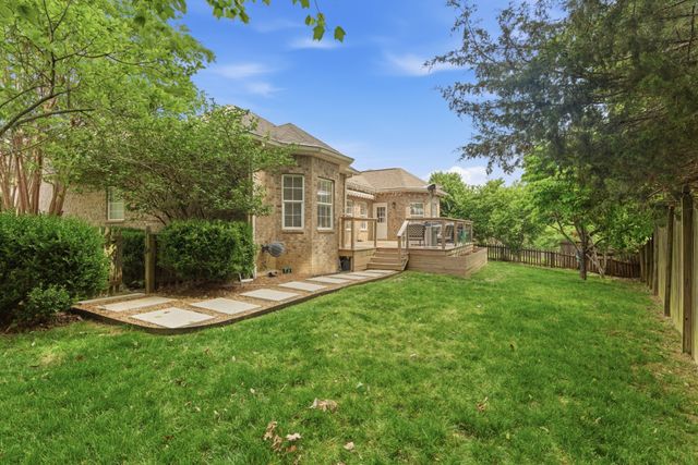 952 Century Oak Dr, Nashville, TN 37211