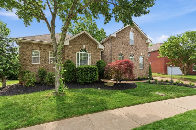 952 Century Oak Dr, Nashville, TN 37211