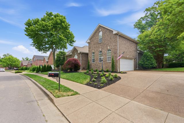 952 Century Oak Dr, Nashville, TN 37211