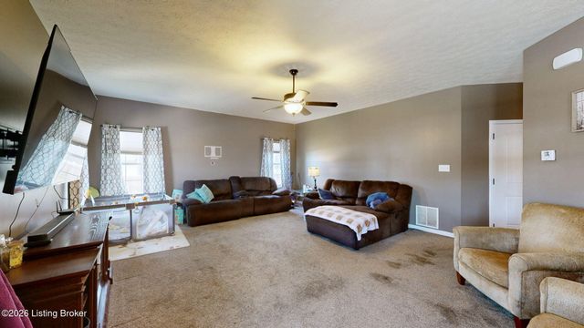 144 Highland Ridge Ct, Mt Washington, KY 40047