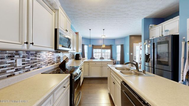 144 Highland Ridge Ct, Mt Washington, KY 40047