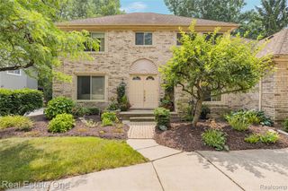 33615 Heritage Hills Drive, Farmington, MI 48331