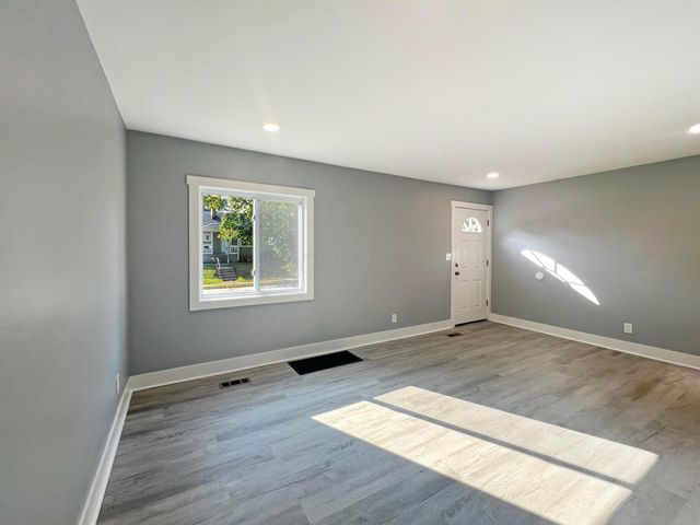 2242 Lexington Avenue, Columbus, OH 43211